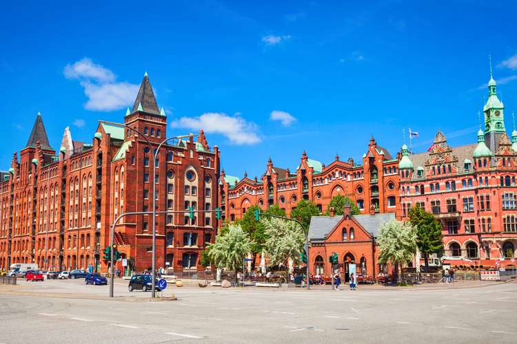 Explore Hamburg with hop-on hop-off tickets – Hassle-free sightseeing and breathtaking views in 2025 Discover Hamburg with official hop-on hop-off bus tours – Flexible routes, iconic monuments, and panoramic city views 2025